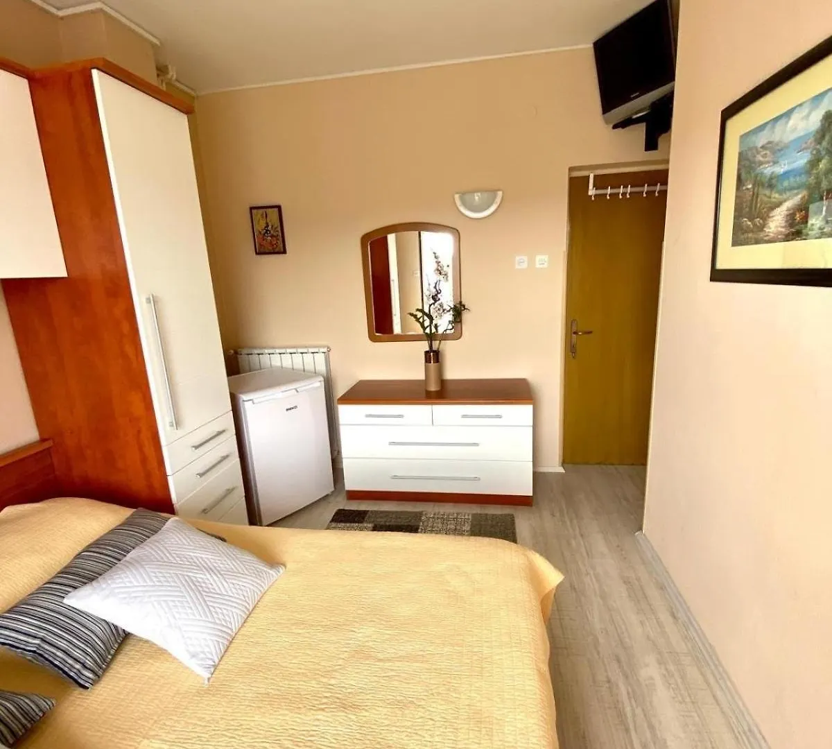 Apartments And Rooms By The Sea Gozinka, Rab - 24767 Rab Town 0*,