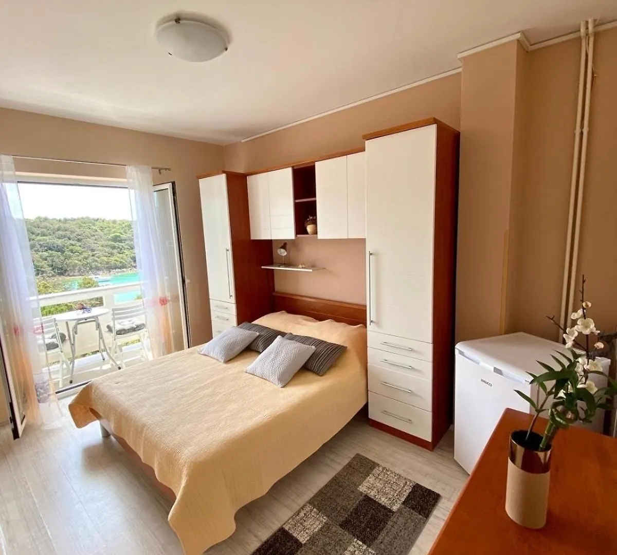 Konukevi Apartments And Rooms By The Sea Gozinka, Rab - 24767 Rab Town