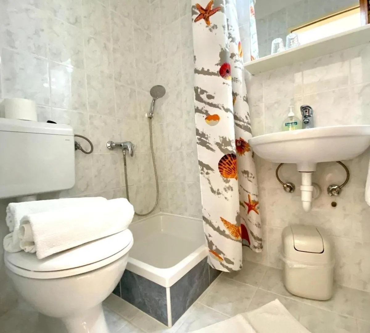 Apartments And Rooms By The Sea Gozinka, Rab - 24767 Rab Town