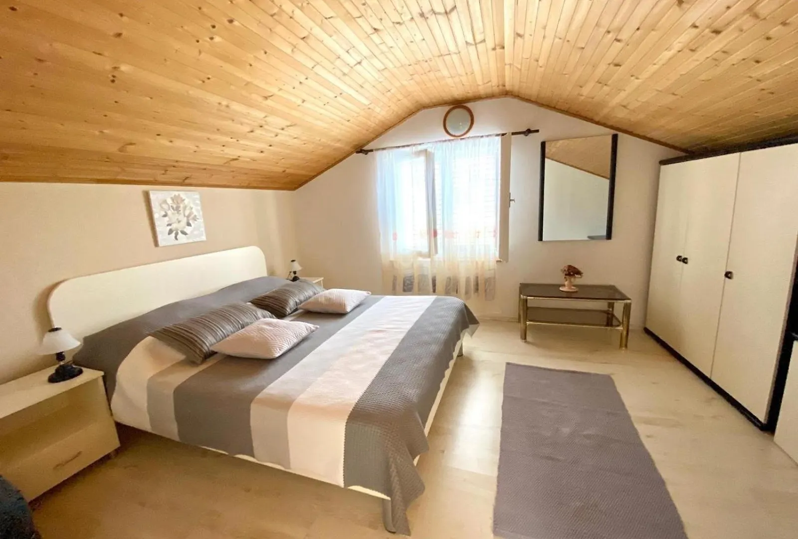 Apartments And Rooms By The Sea Gozinka, Rab - 24767 Rab Town Konukevi